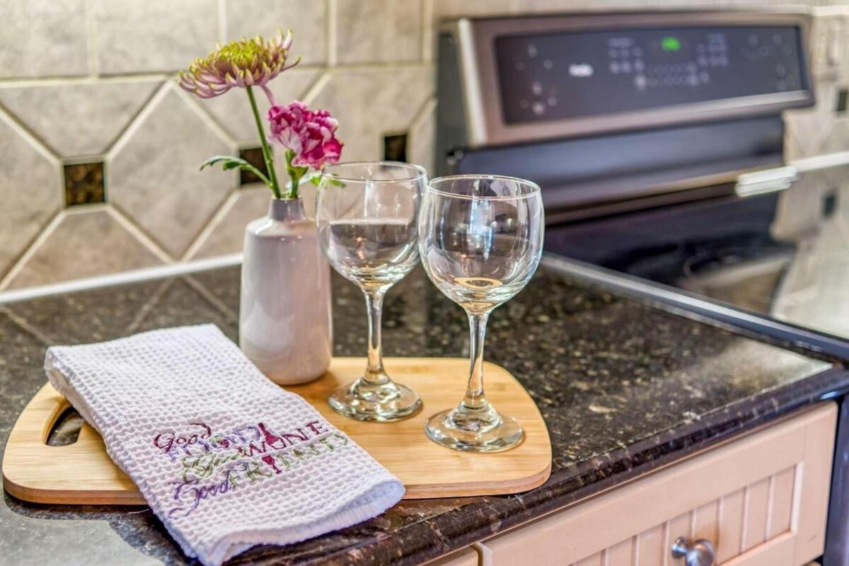 Cozy Quiet St Augustine Private Condo - 2Bed, 1 Bath, Sleeps 6, Steps To Historic St Augustine Center & All Tourist Attractions, Restaurants, Cafes, Backyard, Porch St. Augustine Exteriör bild